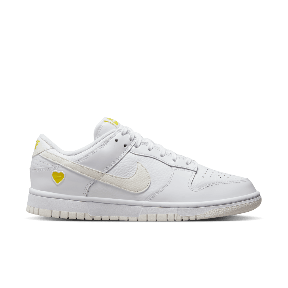 Nike dunks yellow and white best sale