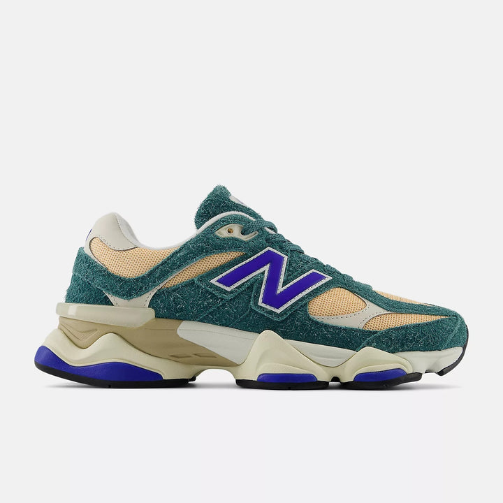 New Balance 9060 'New Spruce/Peach Blossom'